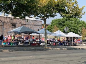 Oroville mile long yard sale booths 300x225